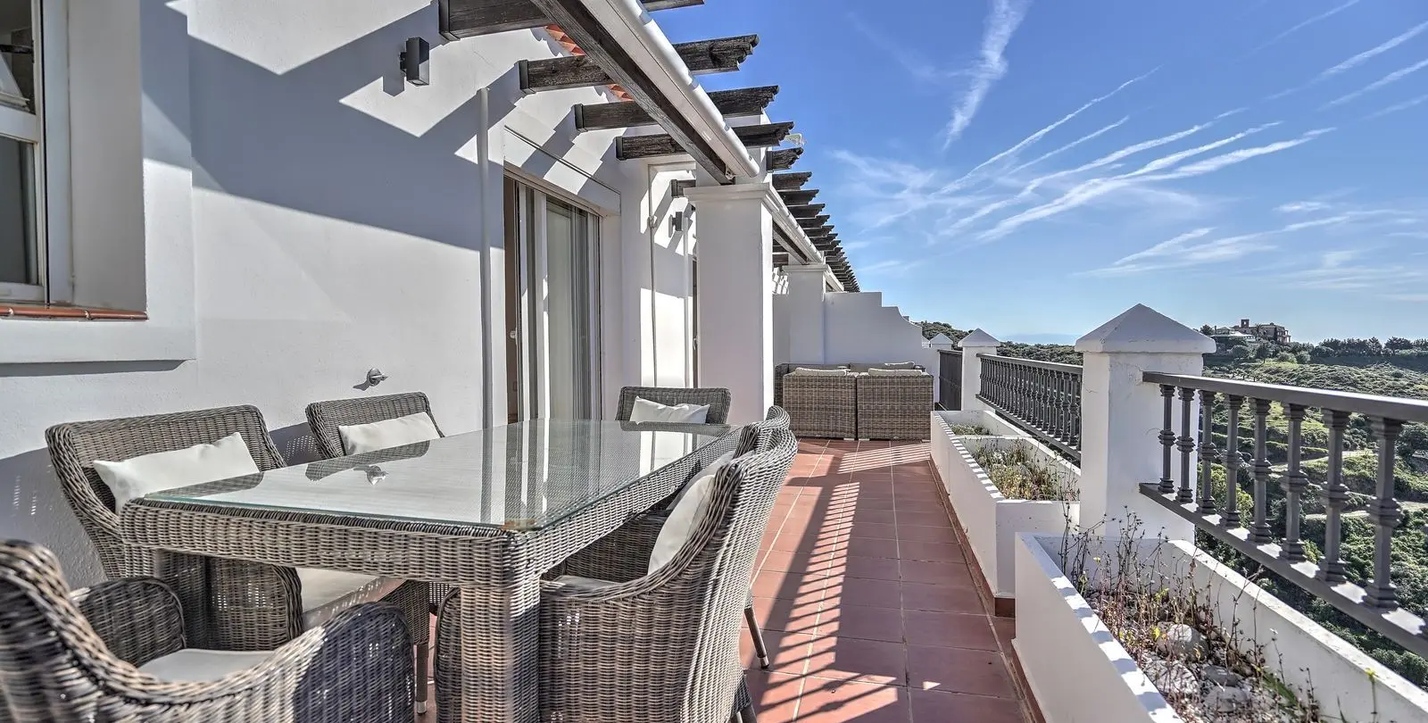 Sale of penthouse in Calahonda 8