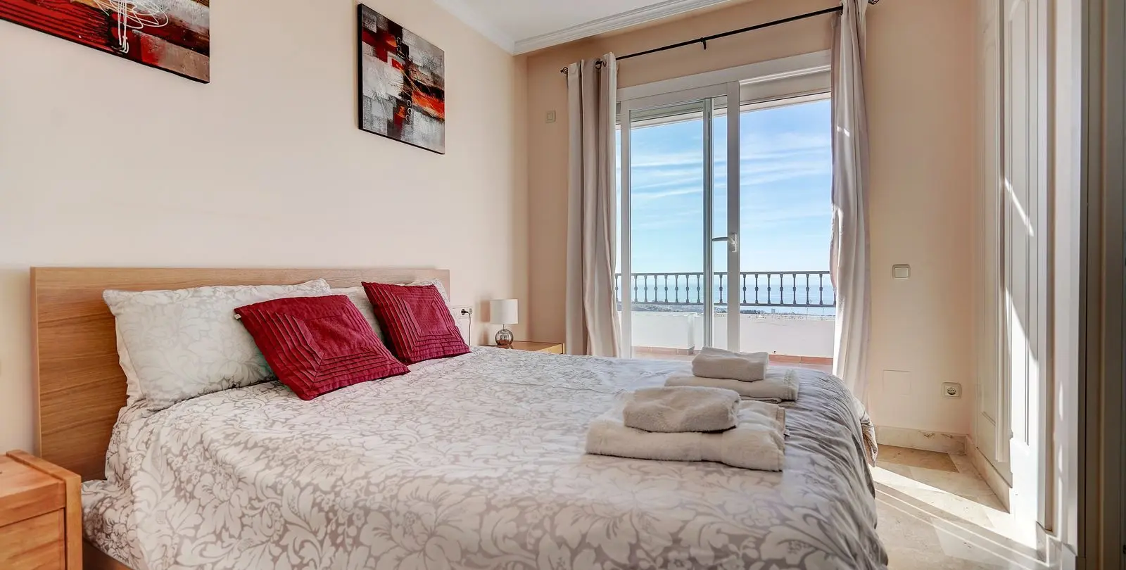Sale of penthouse in Calahonda 13