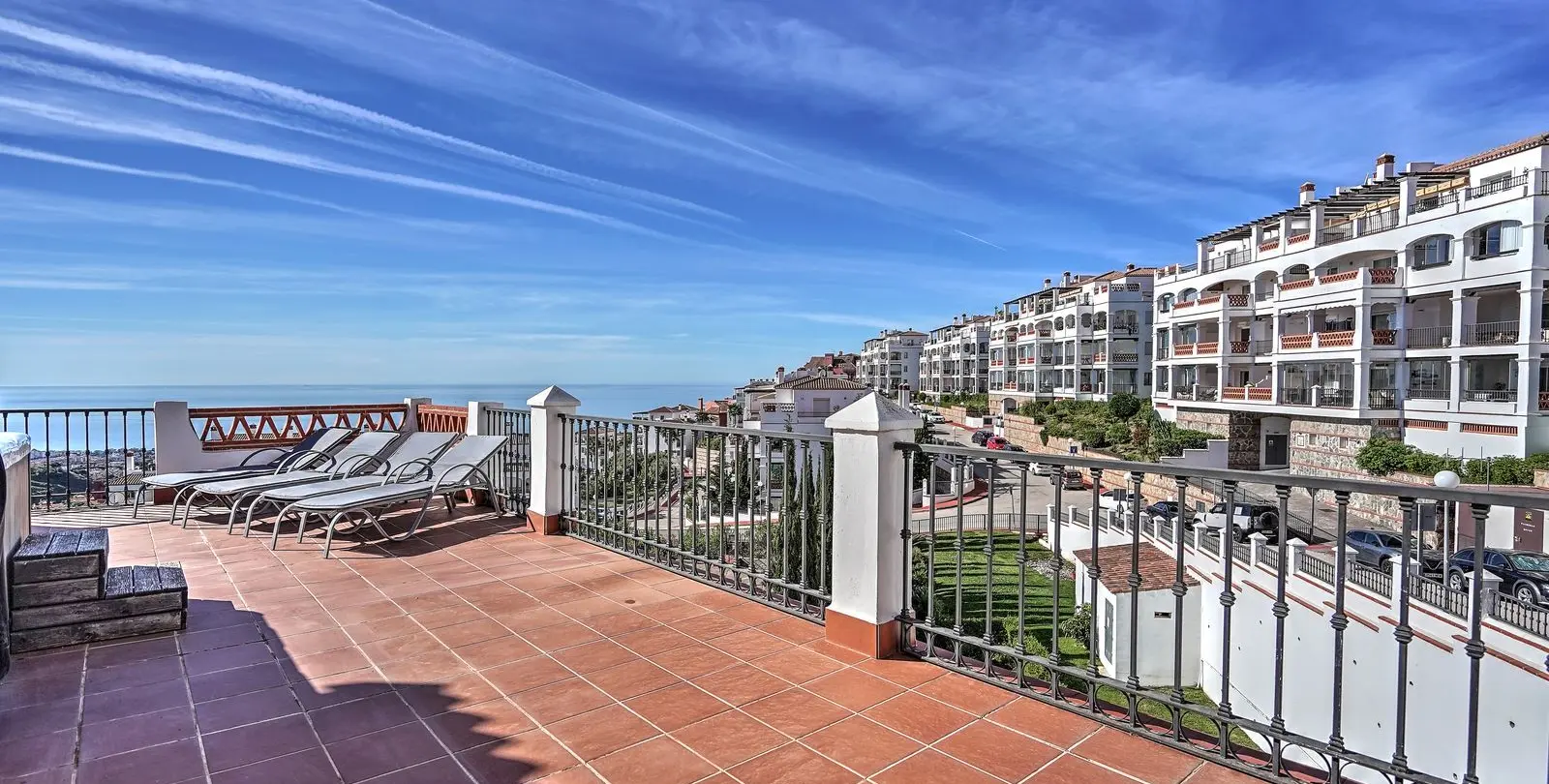 Sale of penthouse in Calahonda 21