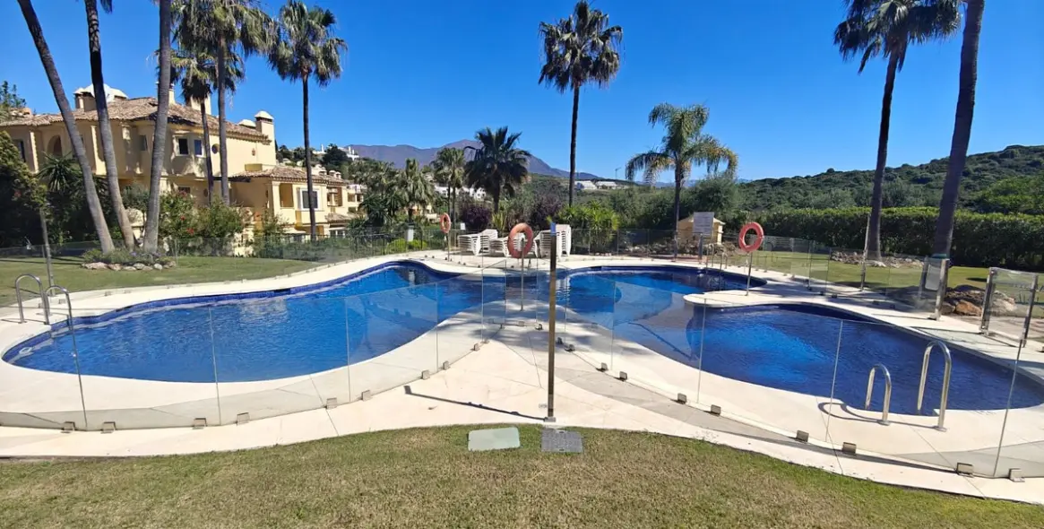 Venta de apartamento en planta baja en Casares 1