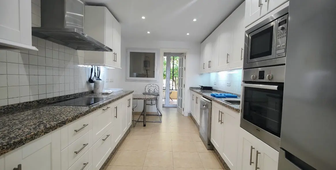 Venta de apartamento en planta baja en Casares 12