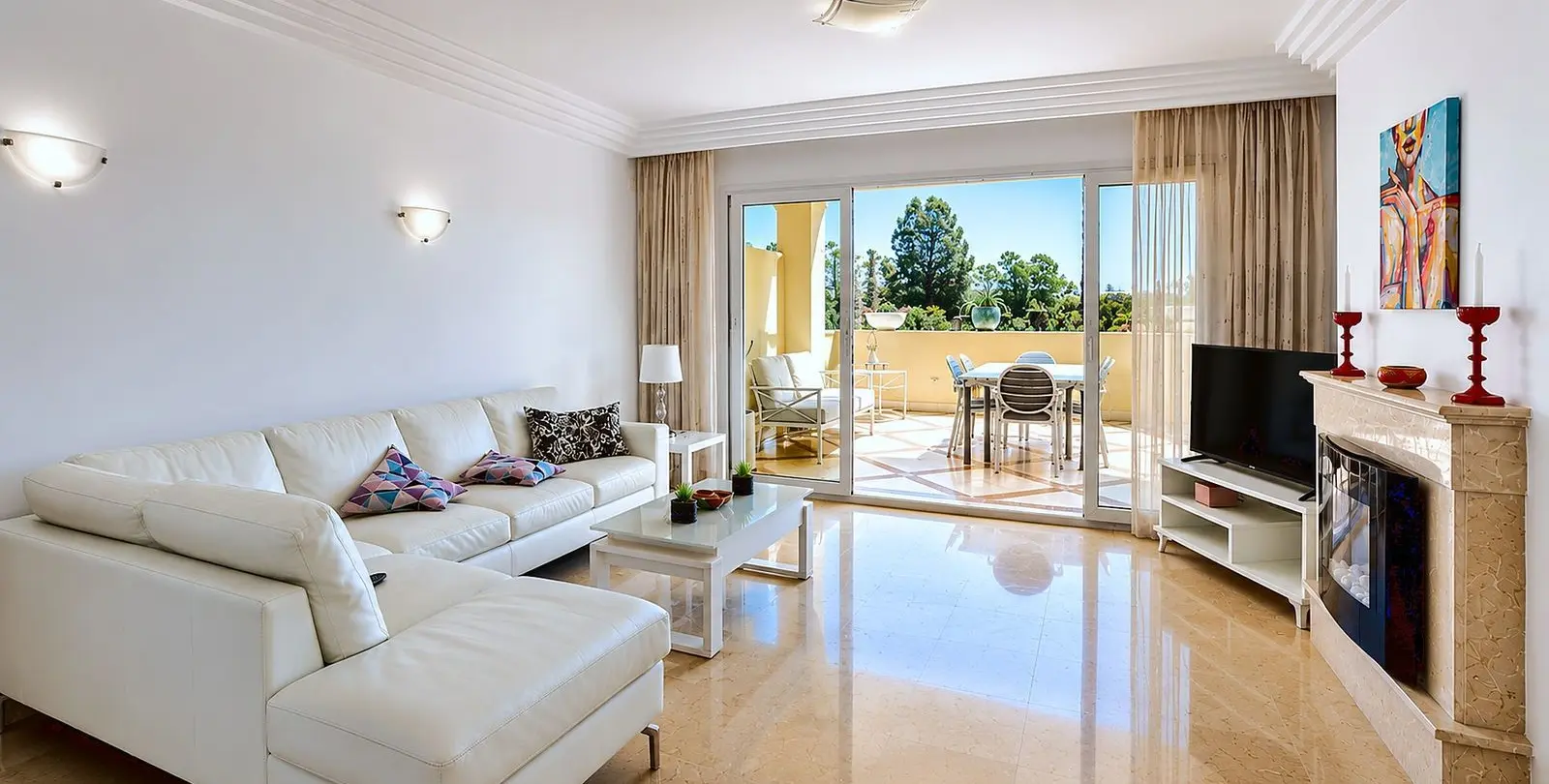 Продажа апартаментов на среднем этаже в Casares 1