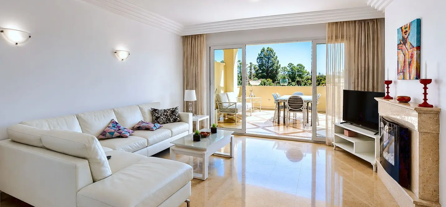 Продажа апартаментов на среднем этаже в Casares 0