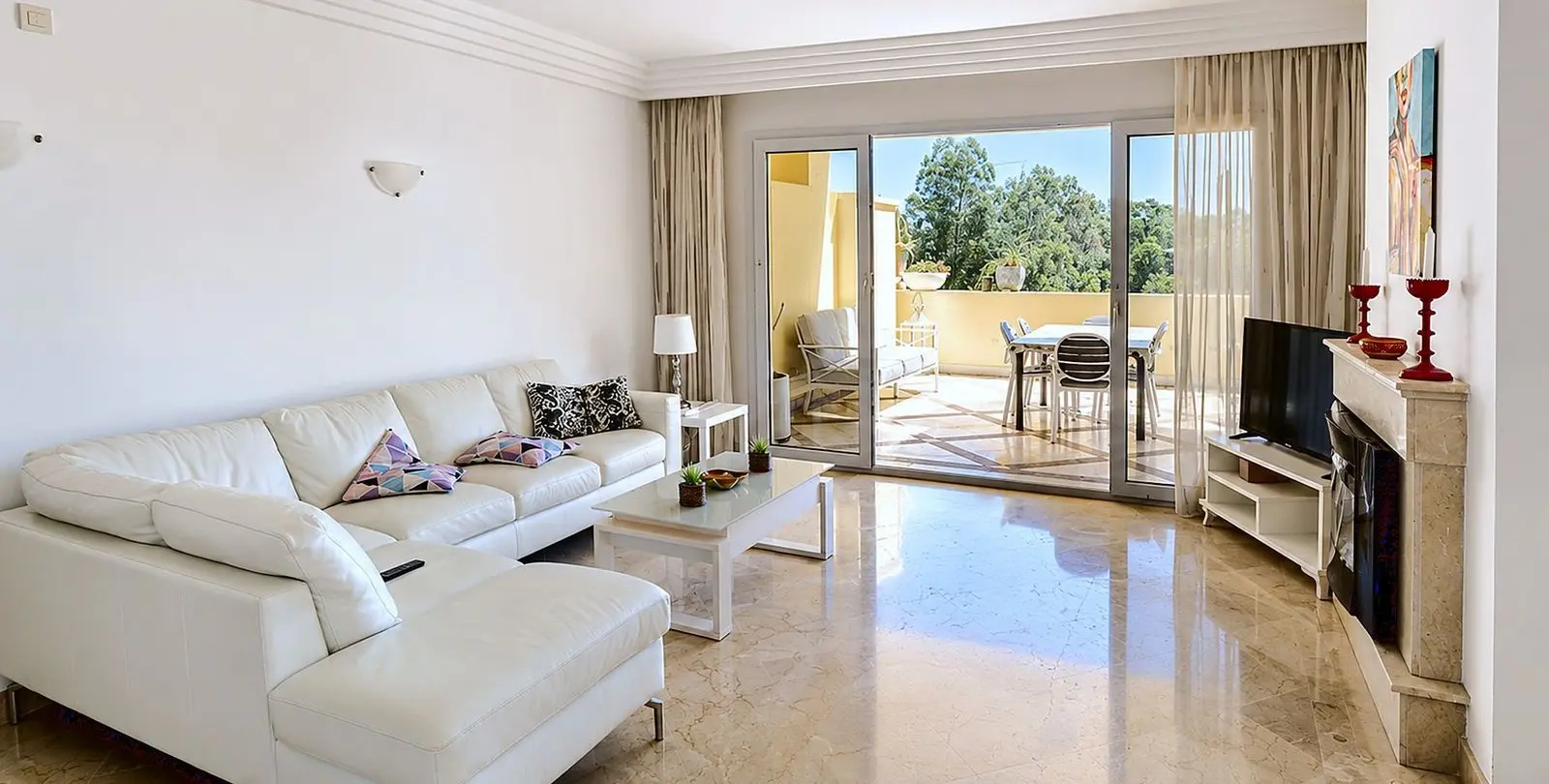 Продажа апартаментов на среднем этаже в Casares 4