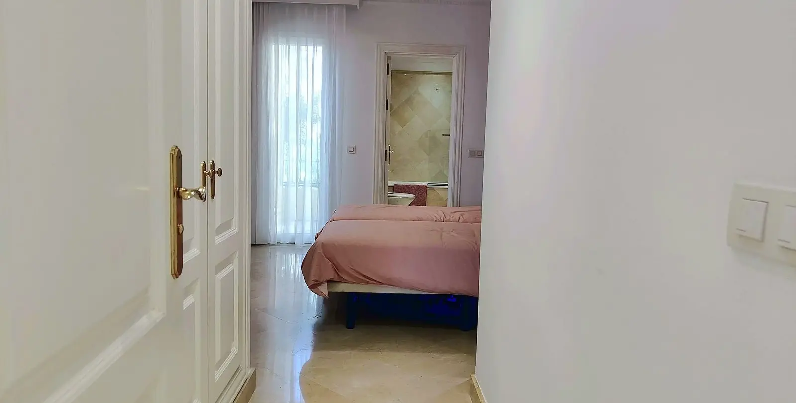Продажа апартаментов на среднем этаже в Casares 12