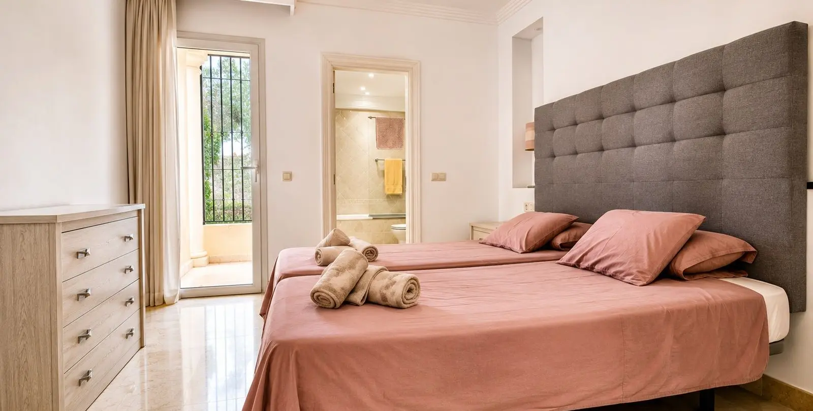 Продажа апартаментов на среднем этаже в Casares 13