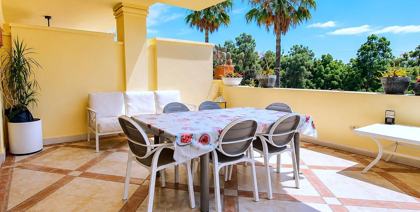 Продажа апартаментов на среднем этаже в Casares 20