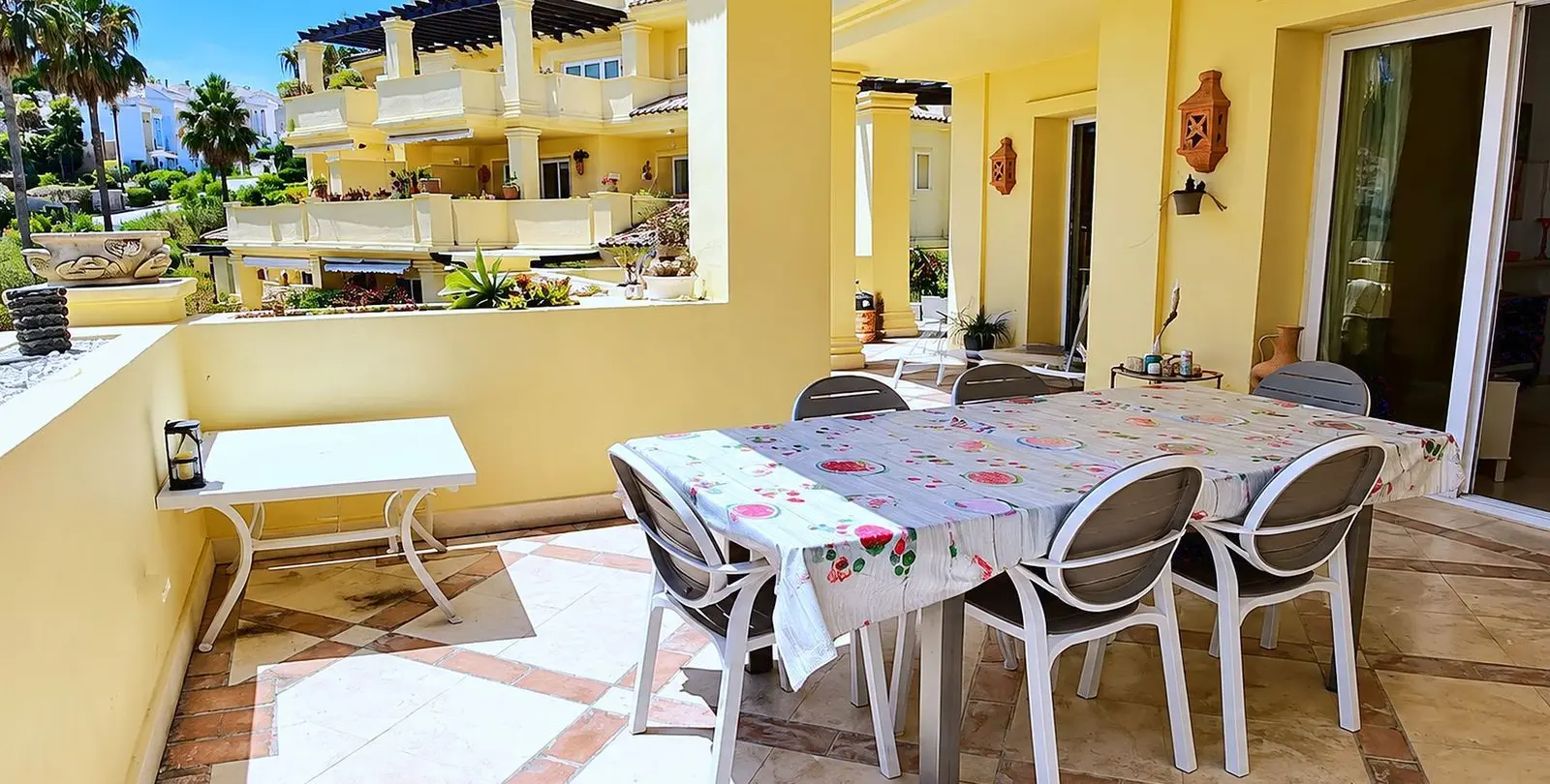 Продажа апартаментов на среднем этаже в Casares 21