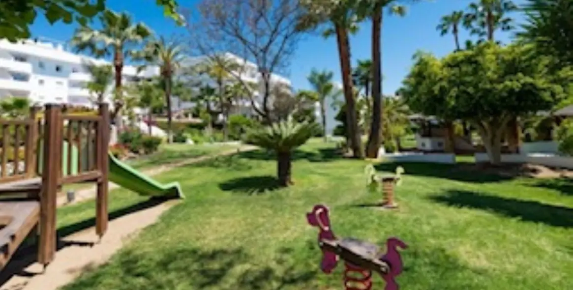 Venta de apartamento en planta baja en The Golden Mile 1