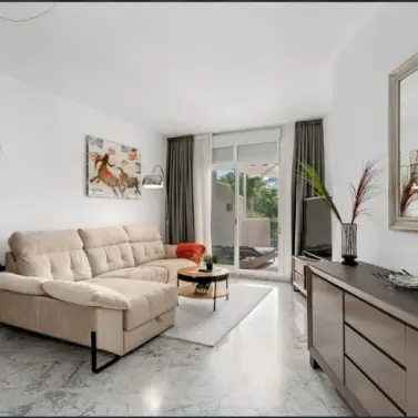 Venta de apartamento en planta baja en The Golden Mile