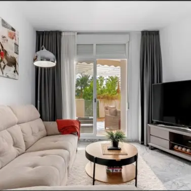 Venta de apartamento en planta baja en The Golden Mile