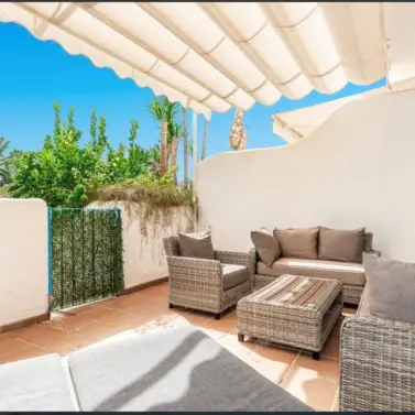 Venta de apartamento en planta baja en The Golden Mile