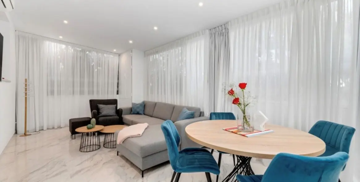 Venta de apartamento en planta baja en The Golden Mile 7