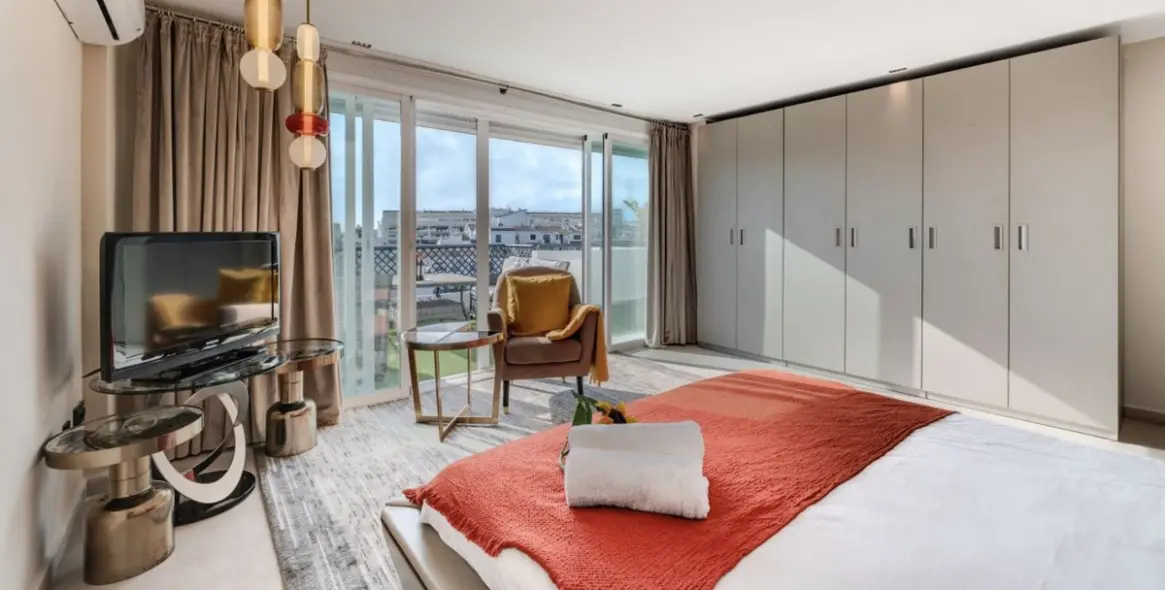Venta de ático dúplex en Puerto Banús 9