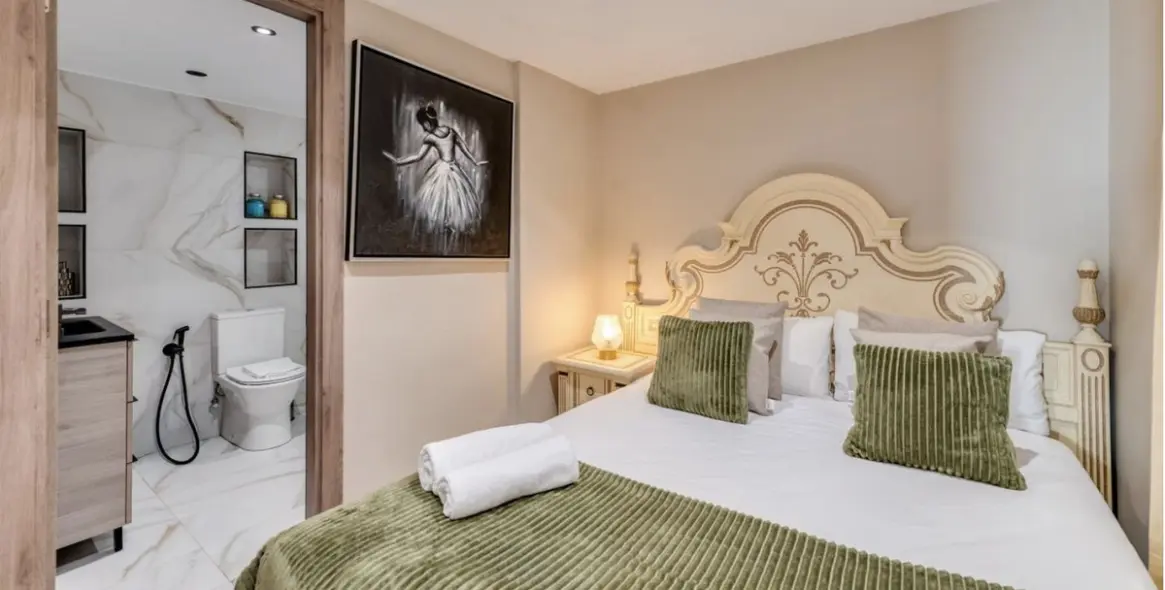 Venta de ático dúplex en Puerto Banús 10