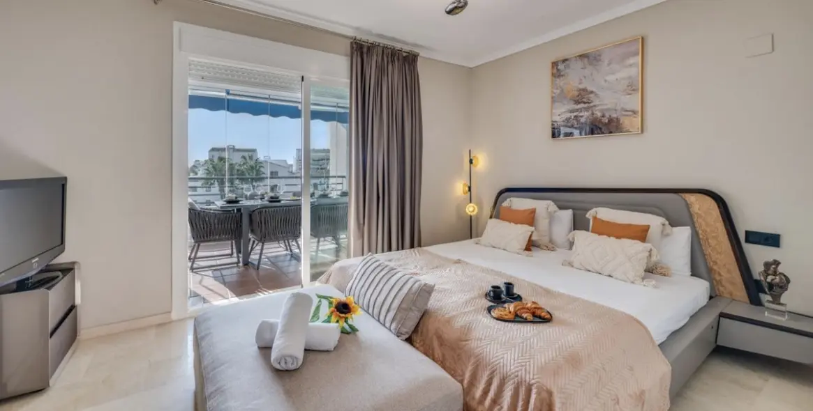 Venta de ático dúplex en Puerto Banús 12