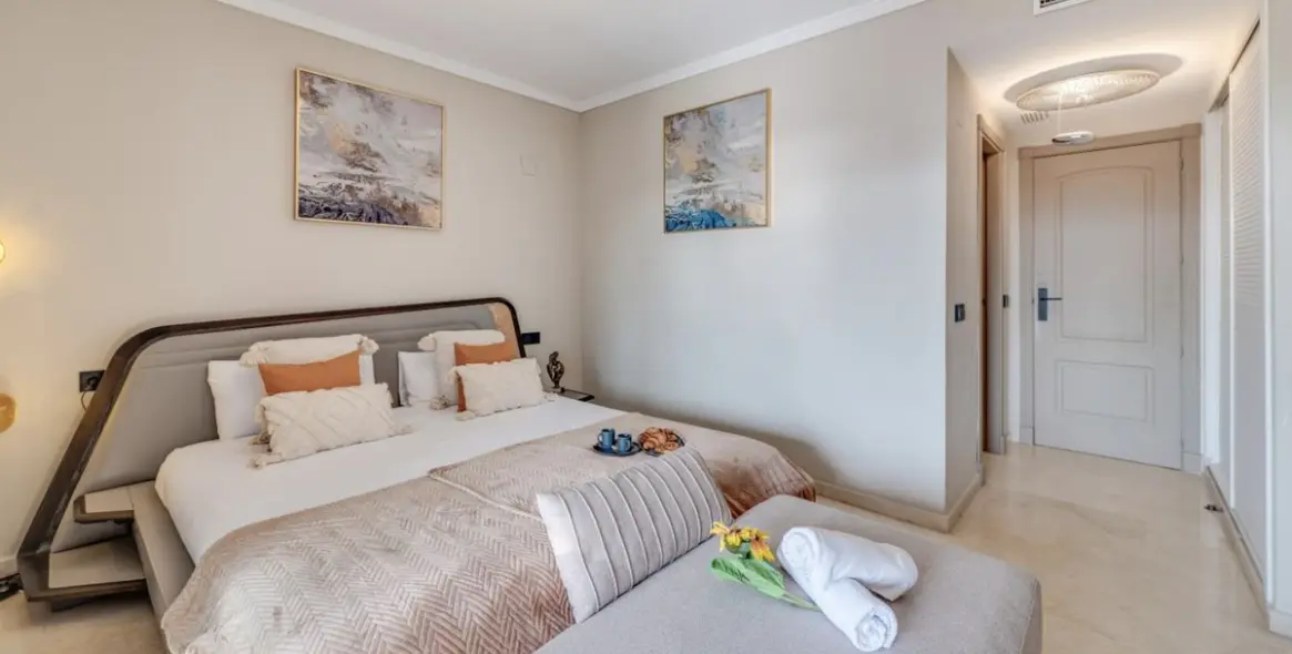Venta de ático dúplex en Puerto Banús 13