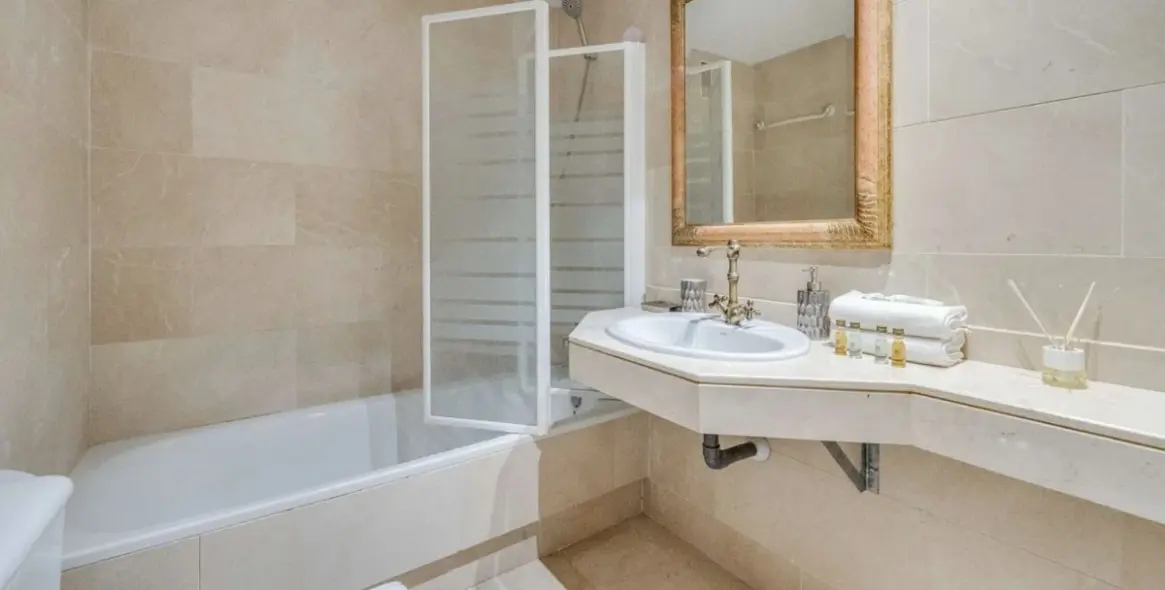 Venta de ático dúplex en Puerto Banús 22