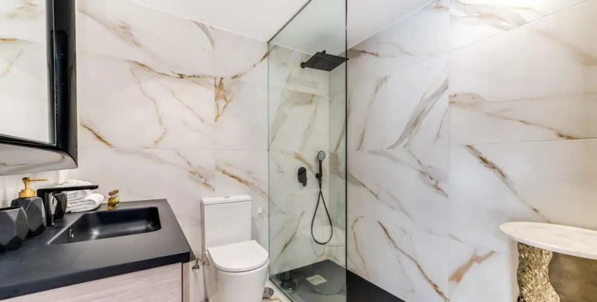 Venta de ático dúplex en Puerto Banús 23