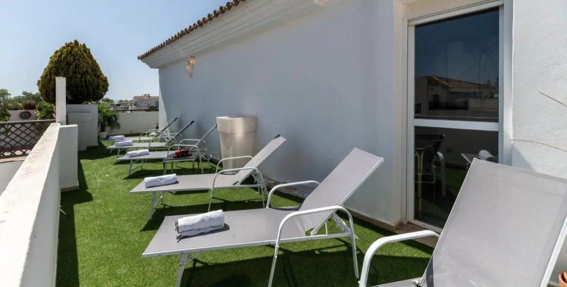 Venta de ático dúplex en Puerto Banús 24