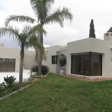 Long-term rent of detached villa in Estepona