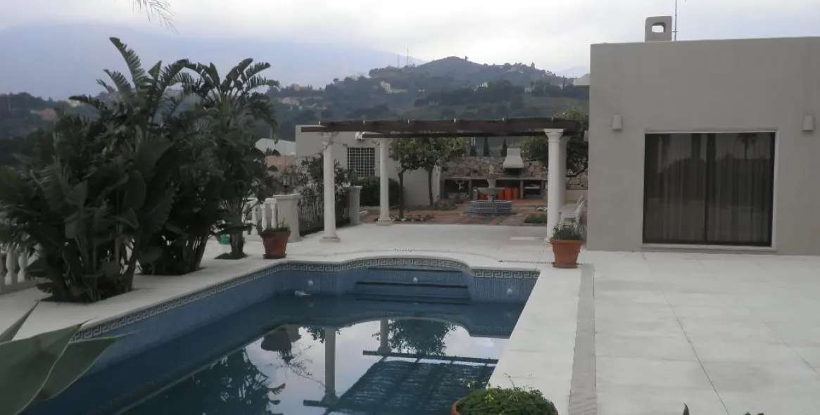 Long-term rent of detached villa in Estepona 4
