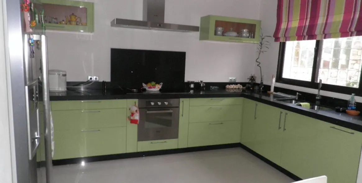 Long-term rent of detached villa in Estepona 11