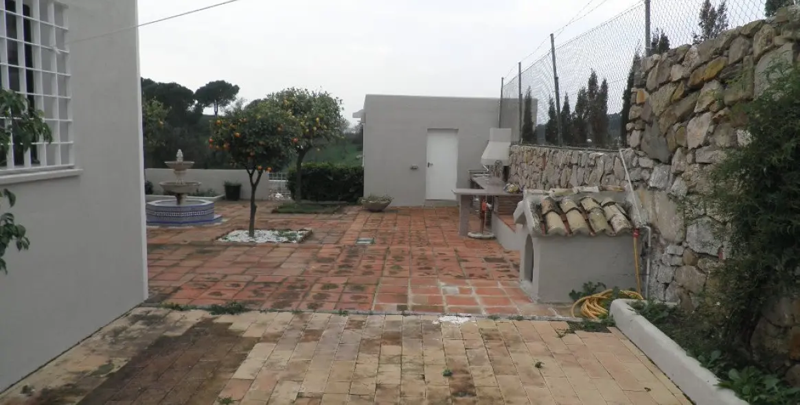 Long-term rent of detached villa in Estepona 27