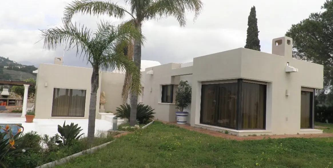 Long-term rent of detached villa in Estepona 29