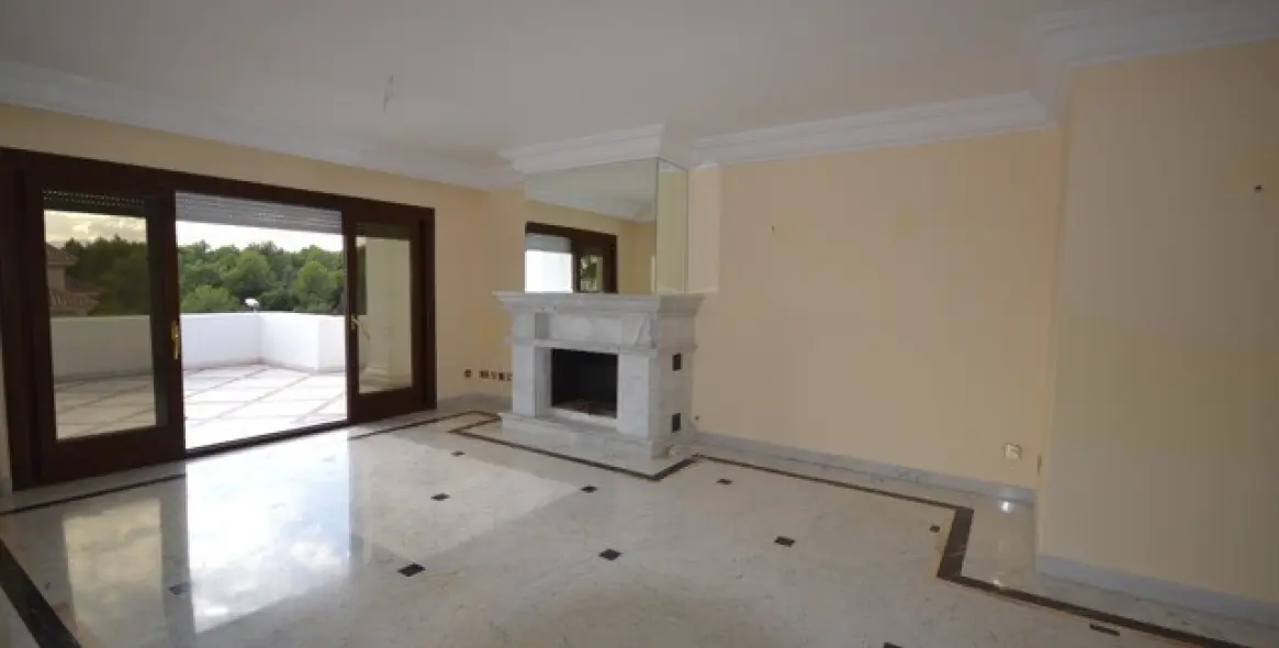 Long-term rent of penthouse in Sierra Blanca 2