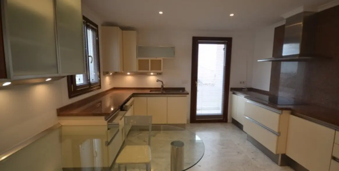 Long-term rent of penthouse in Sierra Blanca 4