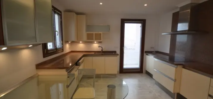 Long-term rent of penthouse in Sierra Blanca 3