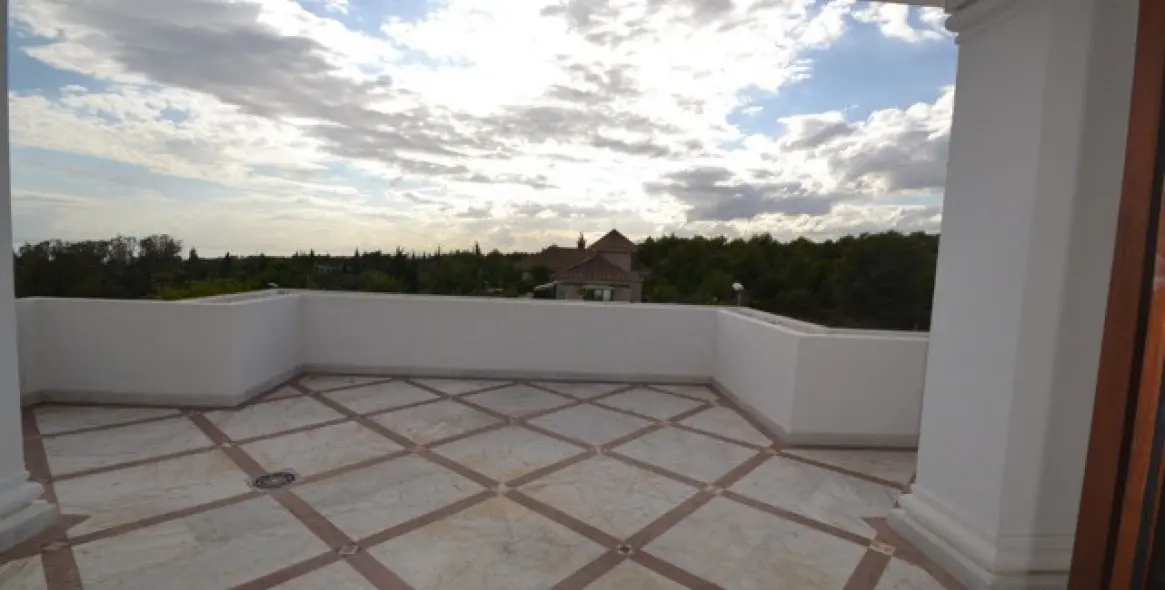 Long-term rent of penthouse in Sierra Blanca 5
