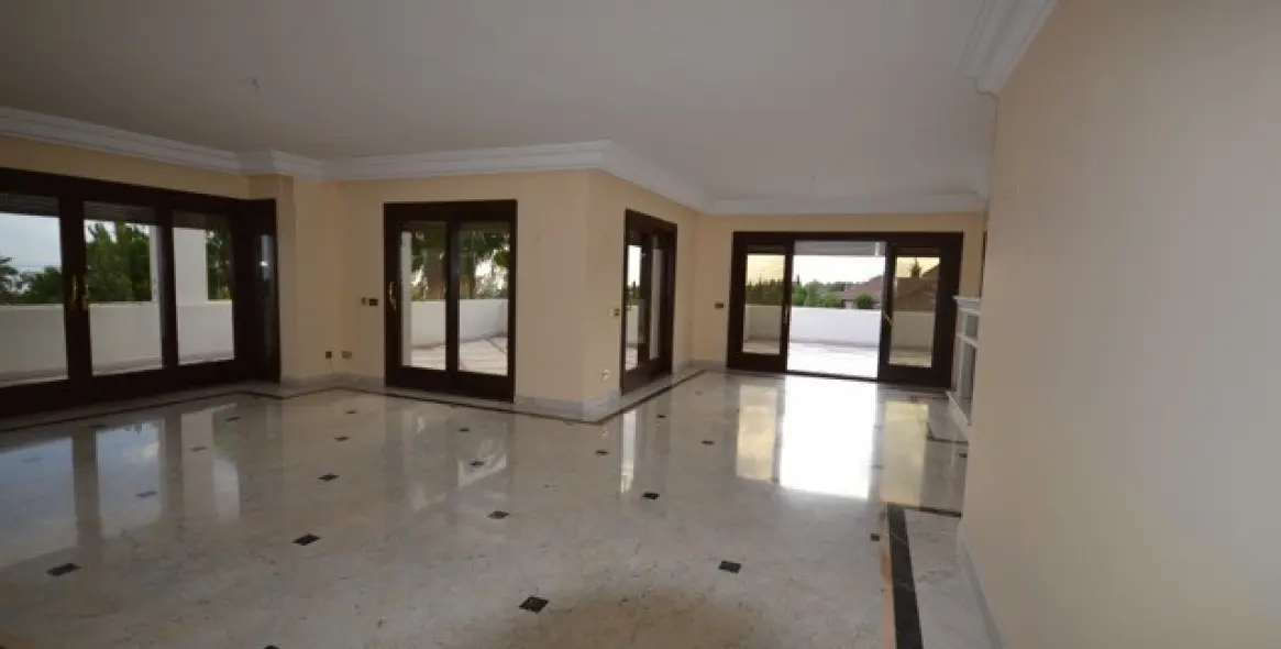 Long-term rent of penthouse in Sierra Blanca 6