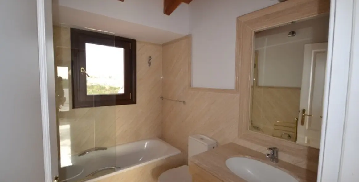 Long-term rent of penthouse in Sierra Blanca 10