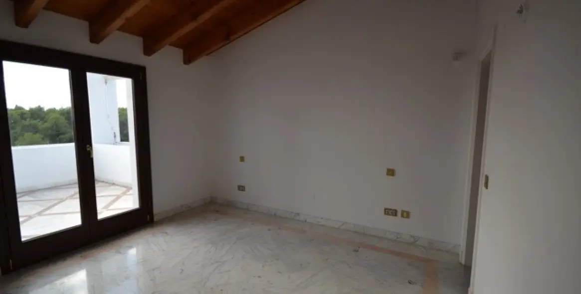 Long-term rent of penthouse in Sierra Blanca 11
