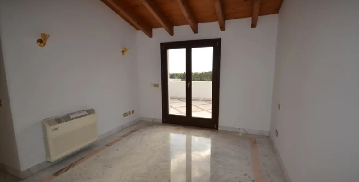 Long-term rent of penthouse in Sierra Blanca 13