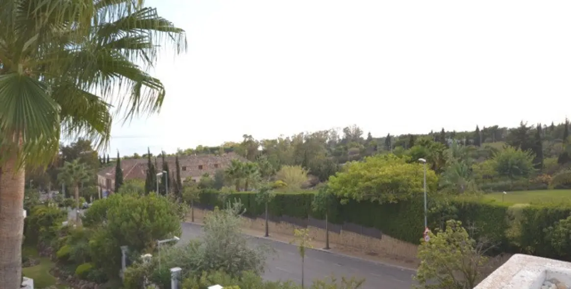 Long-term rent of penthouse in Sierra Blanca 17