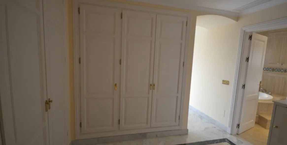 Long-term rent of penthouse in Sierra Blanca 20