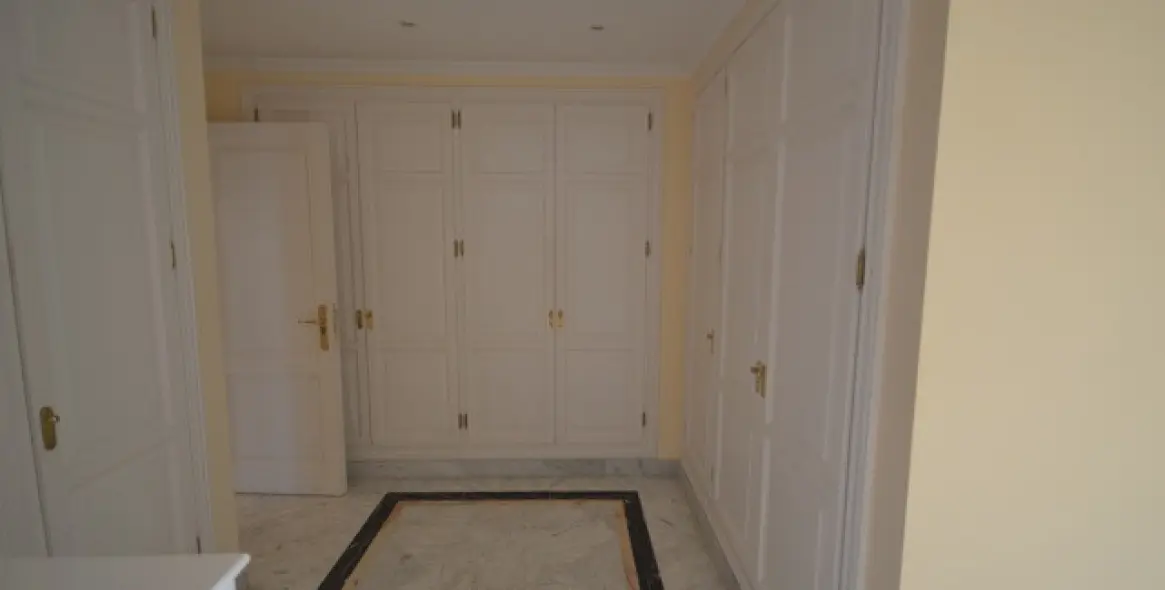 Long-term rent of penthouse in Sierra Blanca 23