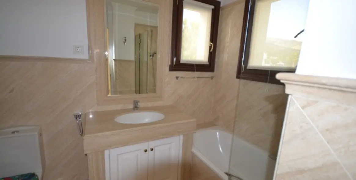 Long-term rent of penthouse in Sierra Blanca 26
