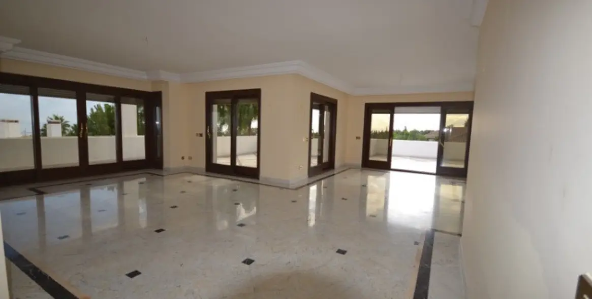 Long-term rent of penthouse in Sierra Blanca 27