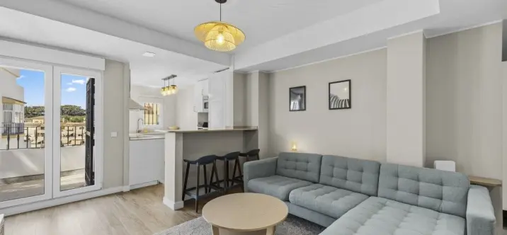 Venta de apartamento en planta media en Benalmadena 1