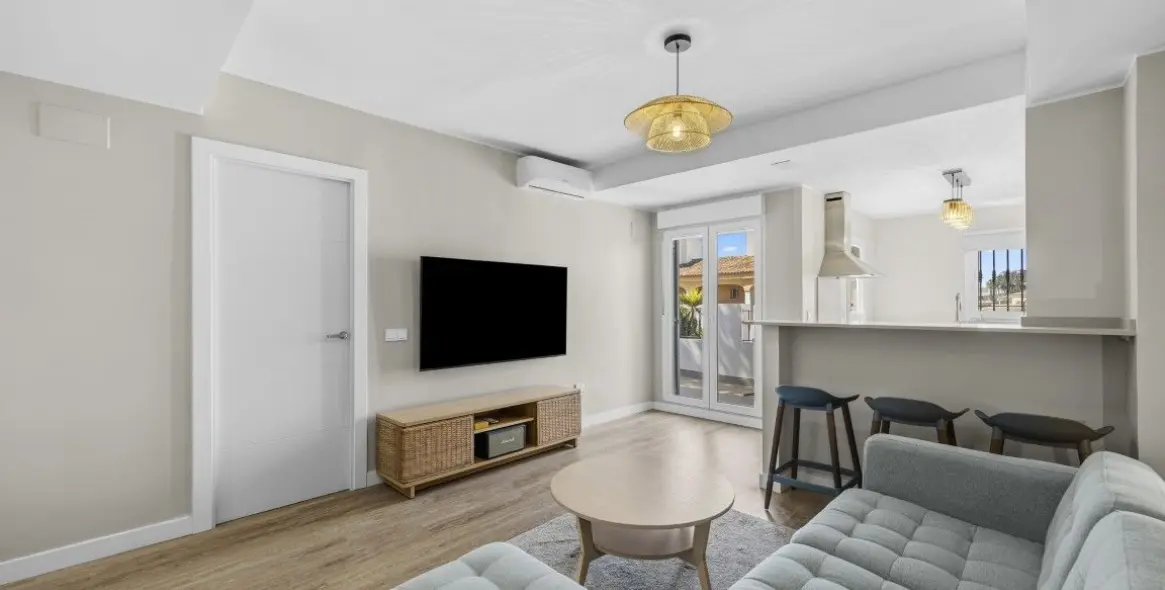 Sale of middle floor apartment in Benalmadena 12