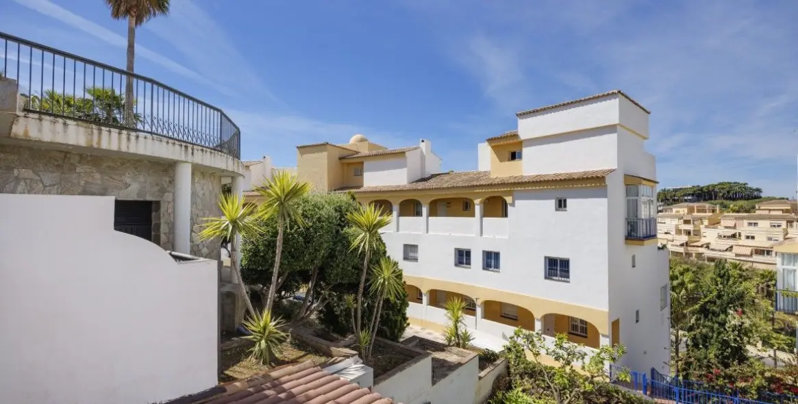 Sale of middle floor apartment in Benalmadena 18