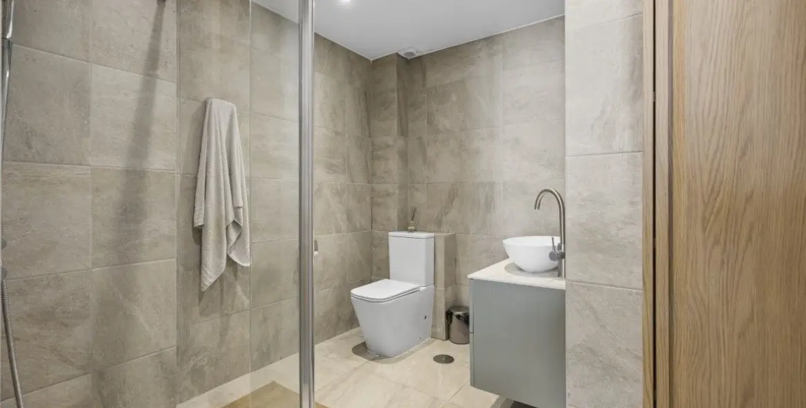 Sale of middle floor apartment in Benalmadena 22