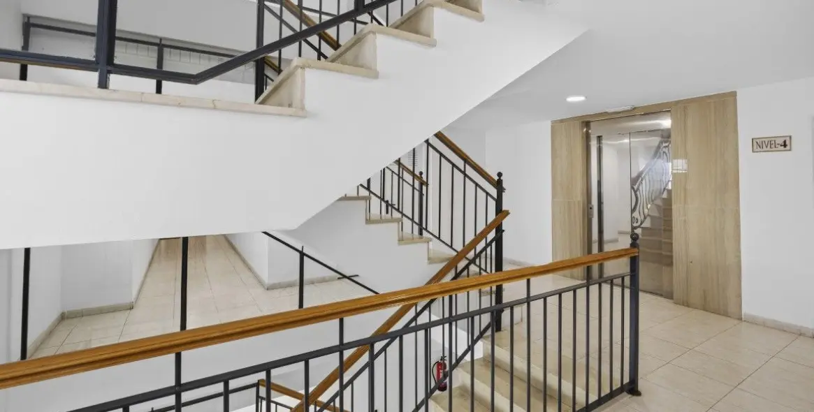 Sale of middle floor apartment in Benalmadena 23