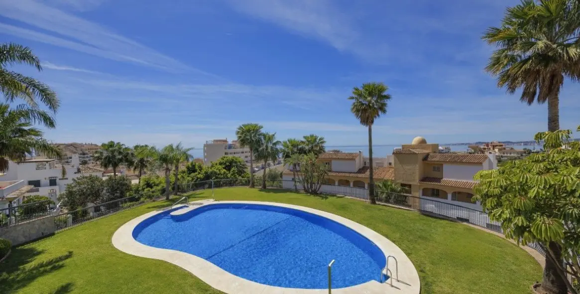 Sale of middle floor apartment in Benalmadena 26