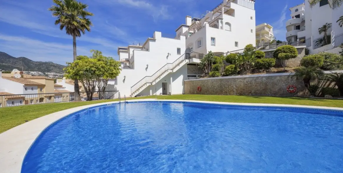 Sale of middle floor apartment in Benalmadena 27