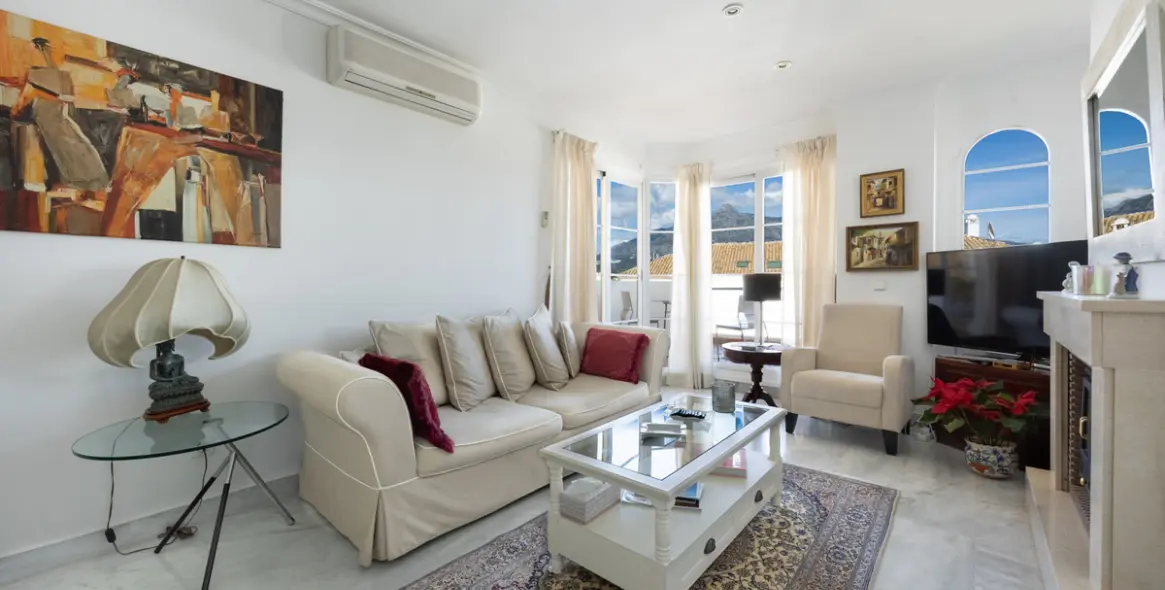 Venta de apartamento en planta media en Nueva Andalucía 1